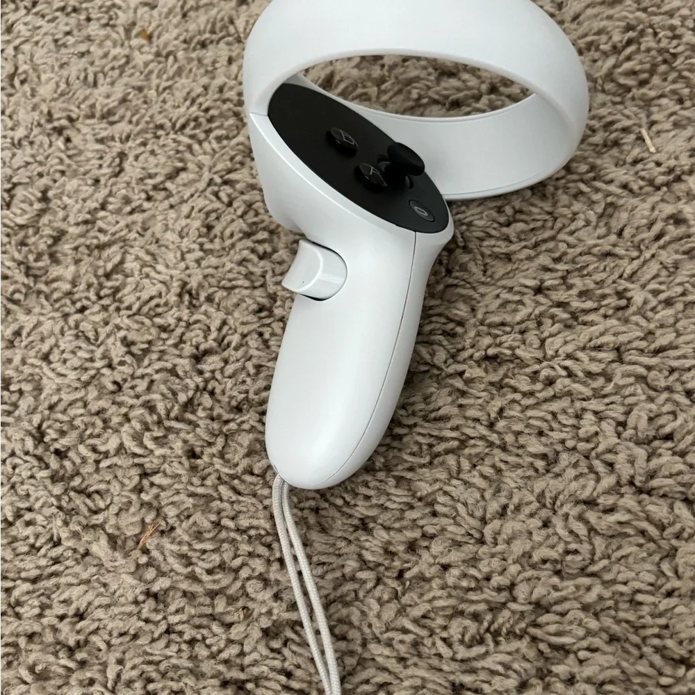 Standalone VR Headset - White and Black